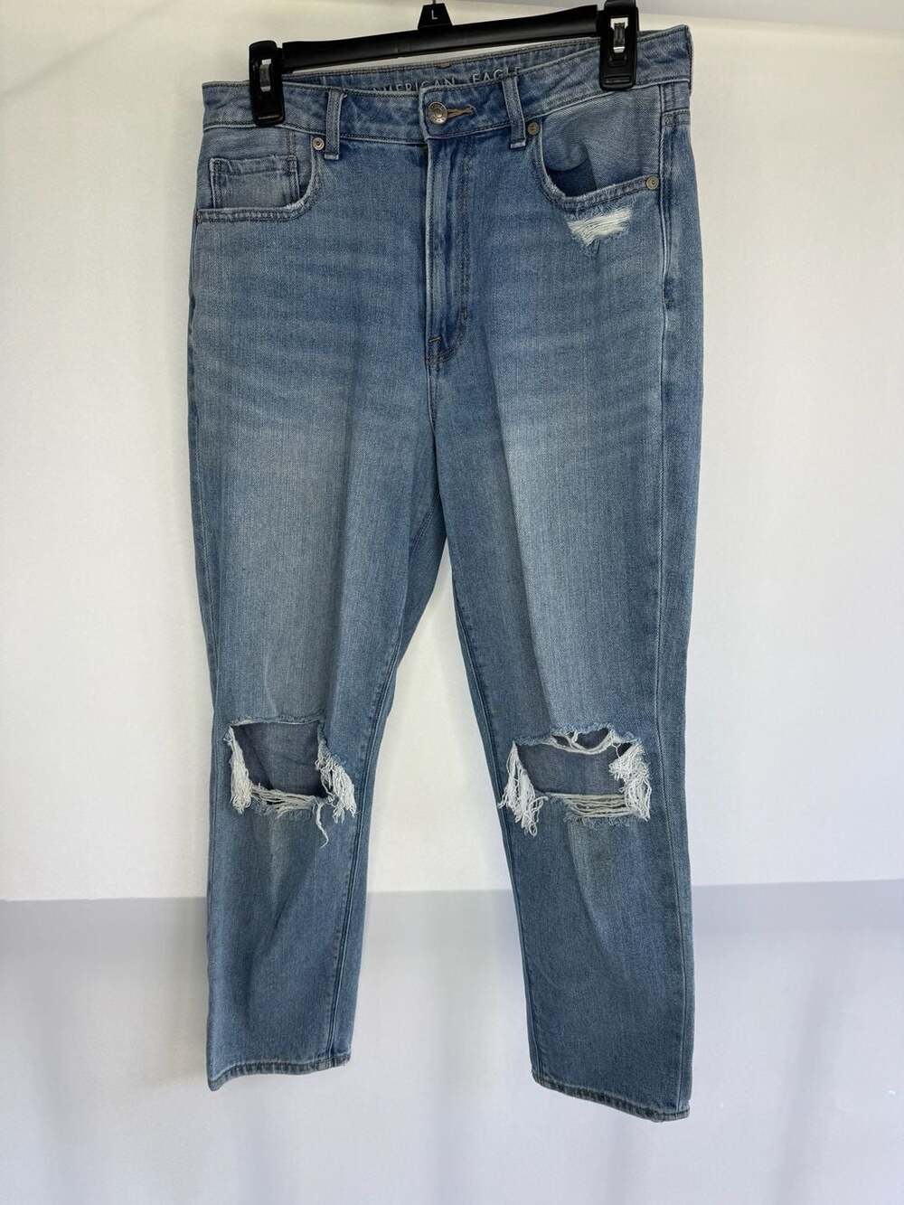 American Eagle Women's Distressed High-Rise Mom Jean Medium Wash Size 8 Short